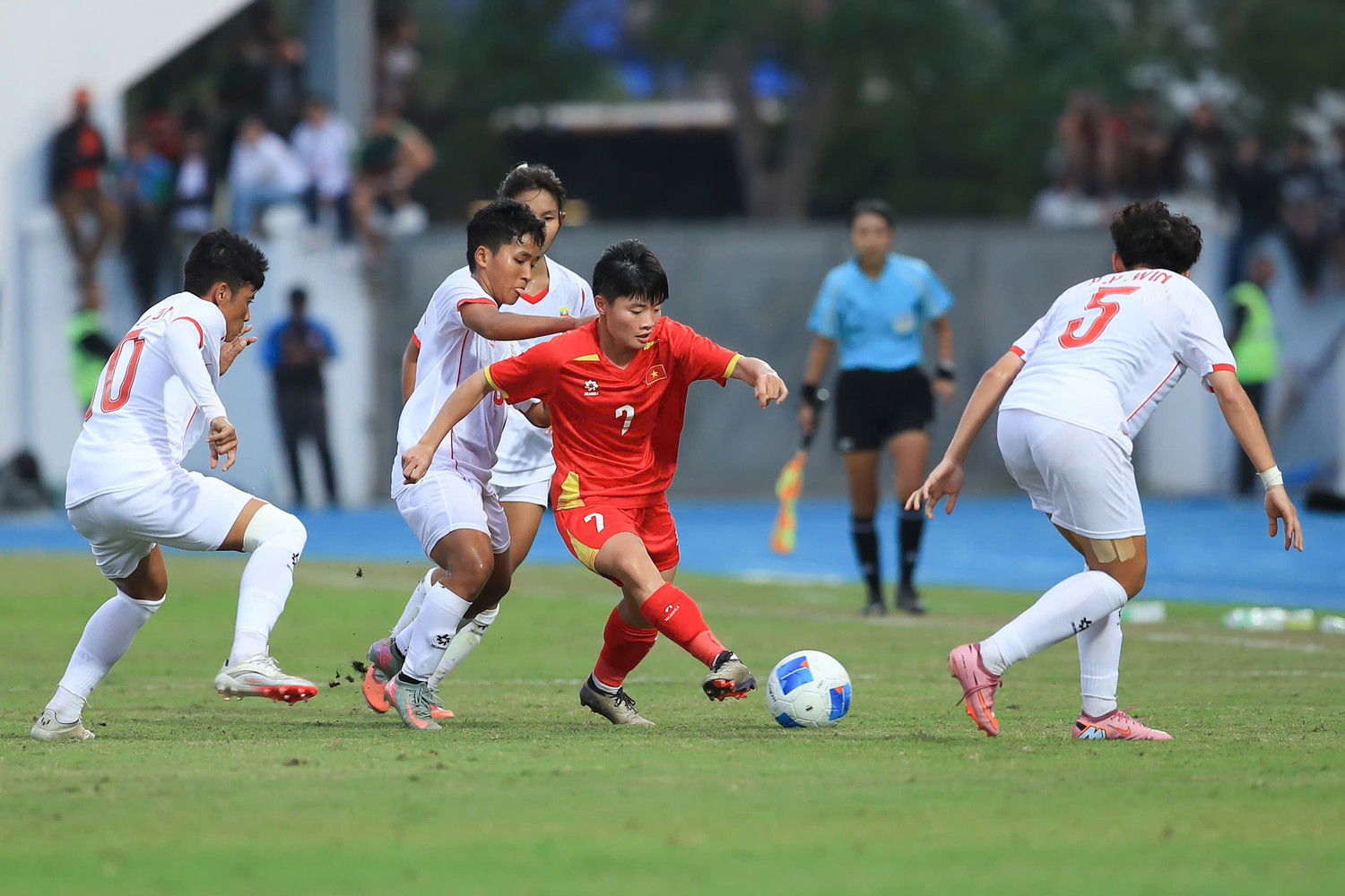 Đội tuyển nữ Việt Nam lấy ng&ocirc;i đầu, loại Myanmar khỏi SEA Games 33 - Ảnh 2