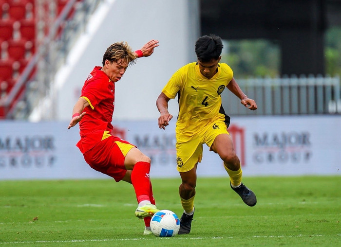 U22 Malaysia s&aacute;ng cửa đi tiếp d&ugrave; thua U22 Việt Nam - Ảnh 1