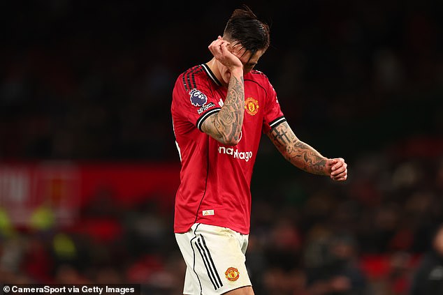 Sesko lại gặp họa, MU vẫn chưa thể sử dụng - Ảnh 1