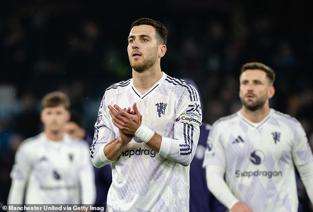 Roy Keane v&agrave; Gary Neville chỉ ra 2 cầu thủ tệ nhất trong trận thua của MU - Ảnh 1