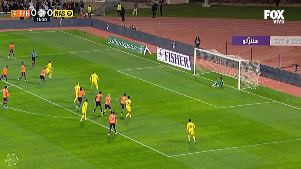 Ronaldo lập kỷ lục kh&ocirc;ng mong muốn khi đ&aacute; hỏng phạt đền - Ảnh 1