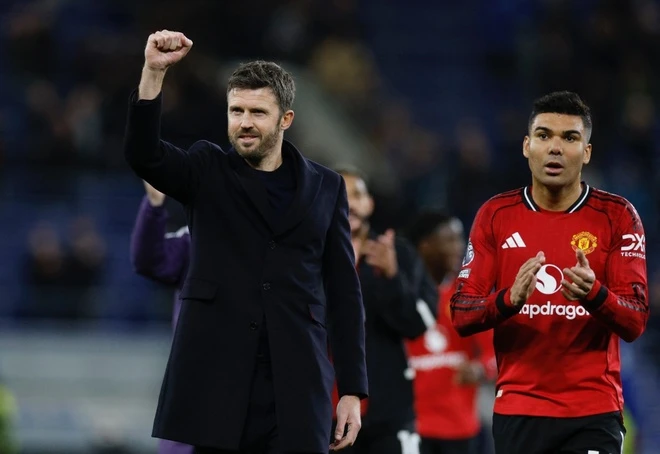 Carrick đi v&agrave;o lịch sử giải Ngoại hạng Anh sau khi gi&uacute;p MU ngược d&ograve;ng - Ảnh 1