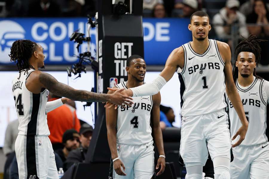 Nhận định b&oacute;ng rổ Philadelphia 76ers vs San Antonio Spurs, 08h00 ng&agrave;y 4/3: Kh&aacute;ch kh&ocirc;ng kh&aacute;ch kh&iacute; - Ảnh 2