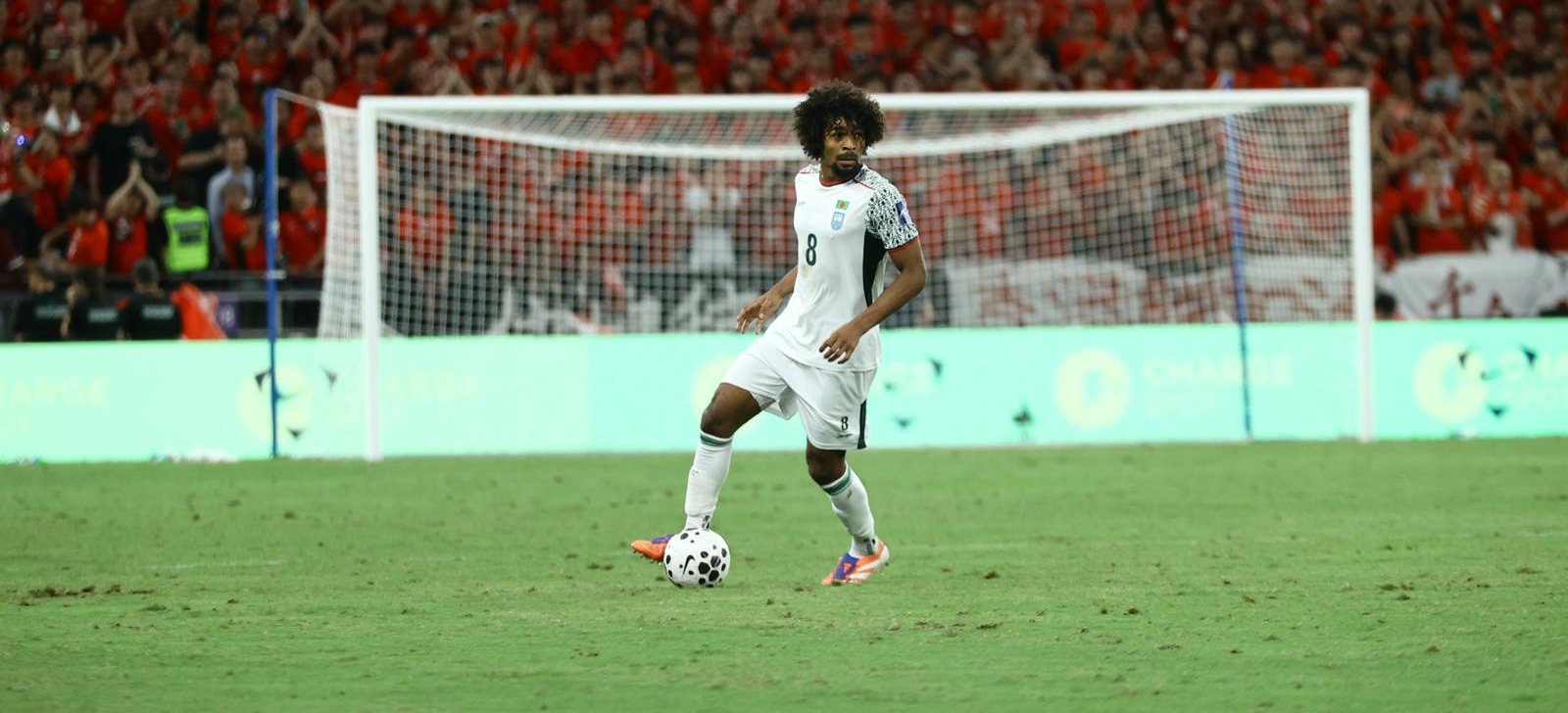 Gi&aacute; v&eacute; xem trận Việt Nam vs Bangladesh bằng 10 l&iacute;t xăng - Ảnh 2