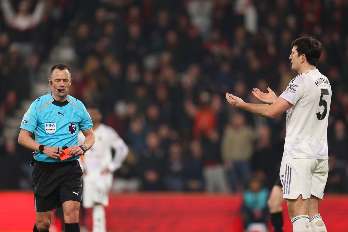 Ban tổ chức Ngoại hạng Anh giải th&iacute;ch về thẻ đỏ của Harry Maguire - Ảnh 1