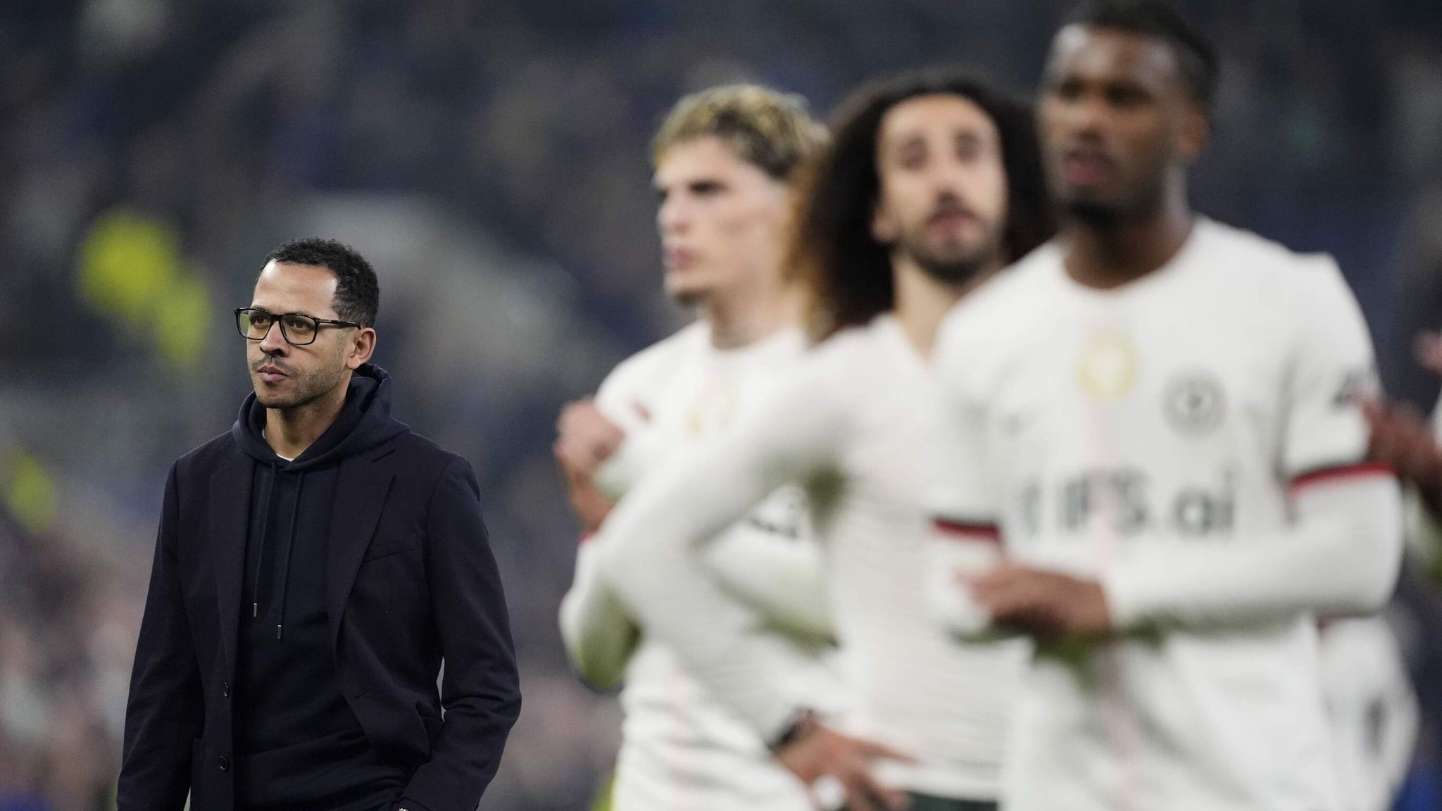 HLV Rosenior thất vọng khi Chelsea tự bắn v&agrave;o ch&acirc;n khi đua tranh với MU - Ảnh 1