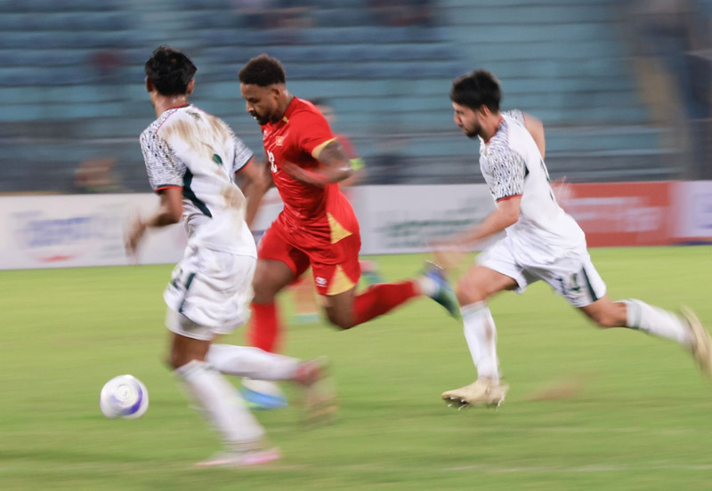 Ho&agrave;ng H&ecirc;n v&agrave; Xu&acirc;n Son k&eacute;m duy&ecirc;n, tuyển Việt Nam vẫn v&ugrave;i dập Bangladesh - Ảnh 1