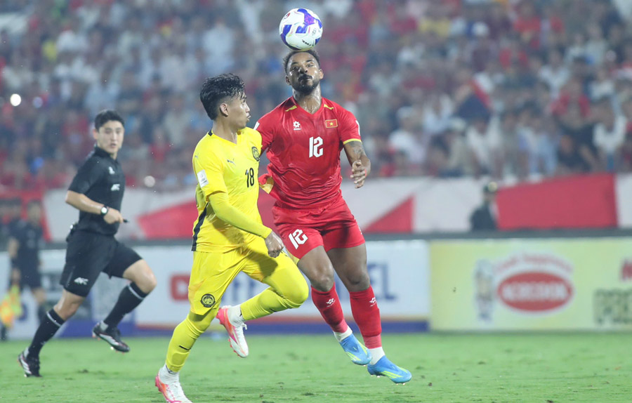 Xu&acirc;n Son lập c&uacute; đ&uacute;p, tuyển Việt Nam hạ gục Malaysia - Ảnh 1
