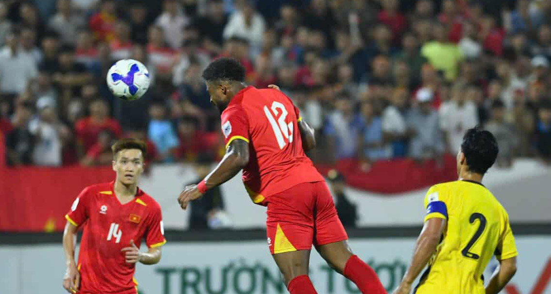 Đội tuyển Việt Nam v&agrave;o Top 100 thế giới, đứng vị tr&iacute; cao nhất sau 3 năm - Ảnh 1