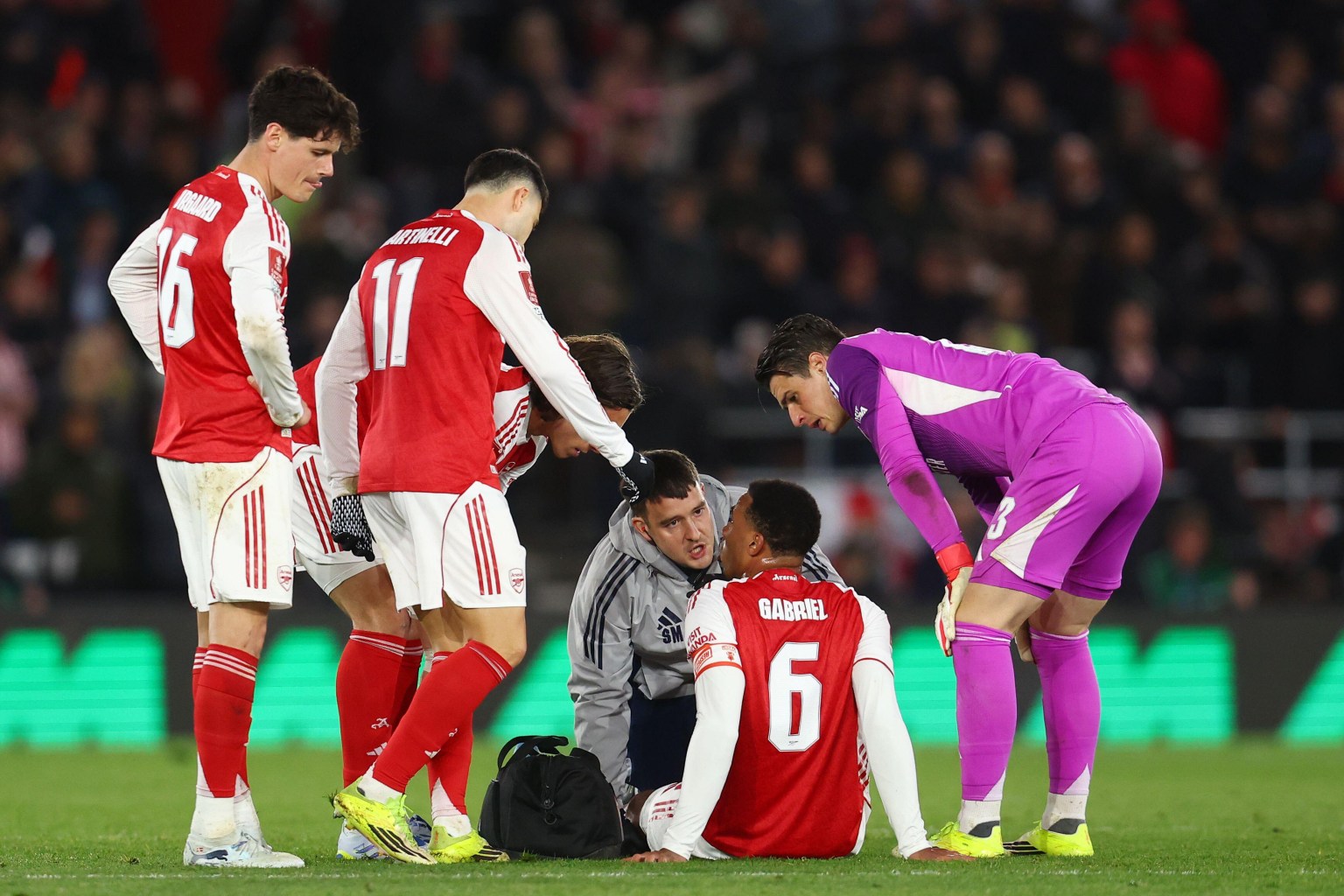 Arsenal chịu tổn thất lớn sau c&uacute; sốc bị loại khỏi FA Cup - Ảnh 1