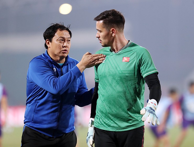 C&aacute;nh tay phải của HLV Kim Sang Sik gia hạn hợp đồng với ĐT Việt Nam - Ảnh 1