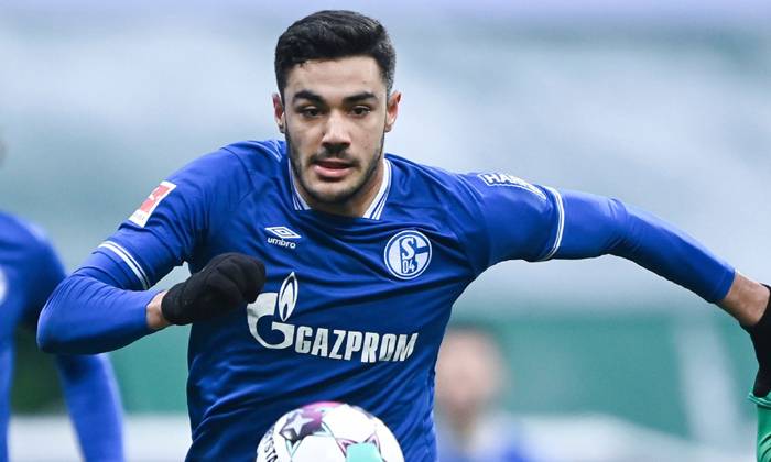 Liverpool đạt thỏa thuận chiêu mộ hai trung vệ vào giờ chót