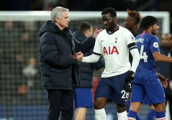 Ndombele tính chuyện rời Tottenham do sợ Mourinho 'đì'
