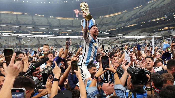 Messi khiến CĐV 'lo sốt vó' khi úp mở chuyện giải nghệ 