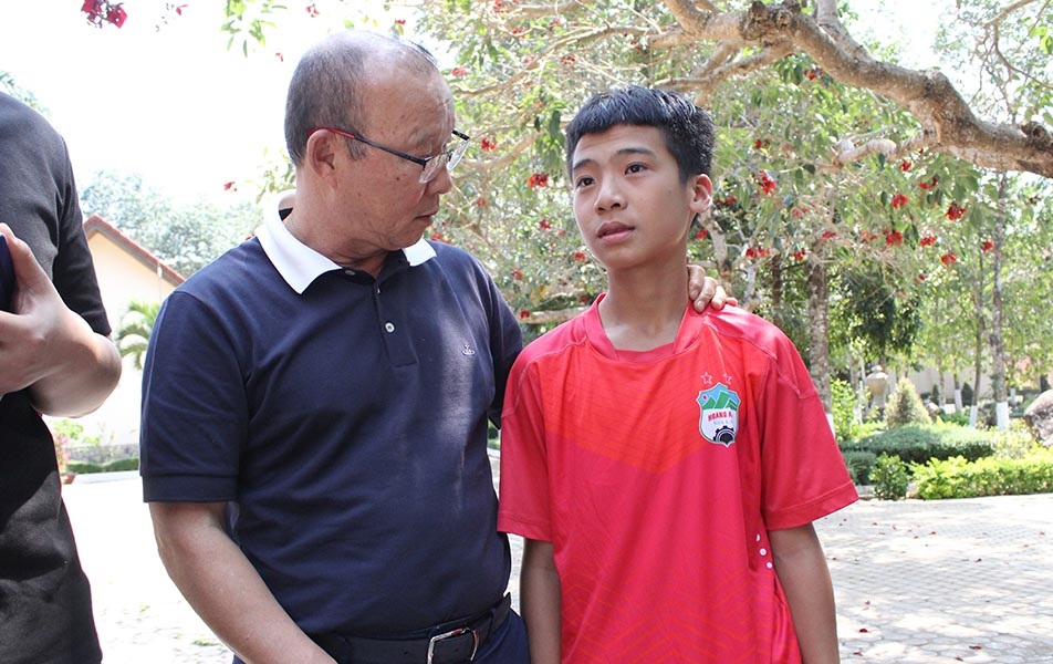 Thầy Park tìm được cầu thủ hay hơn Công Phượng ở học viện HAGL