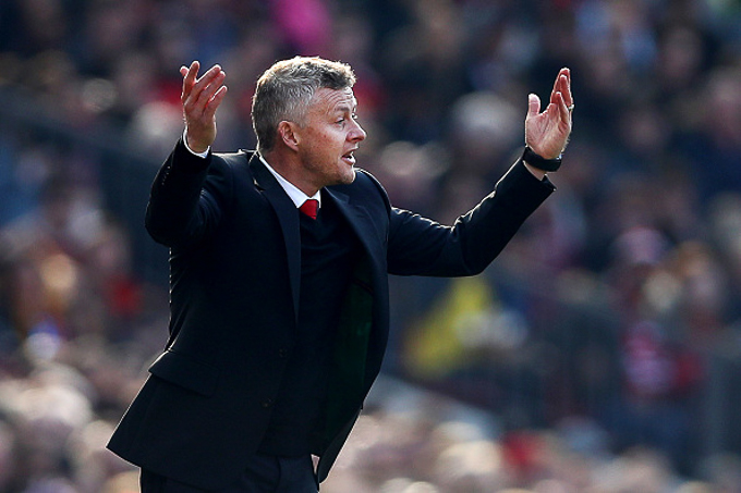 HLV Solskjaer ví phòng thay đồ của MU như... nhà tang lễ