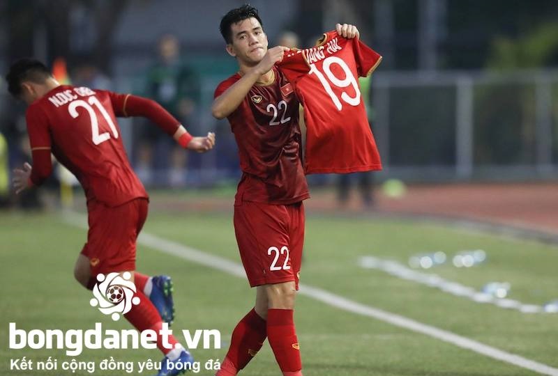 Tiến Linh trổ tài nấu ăn và làm thơ khiến người hâm mộ 'rớt nước mắt'