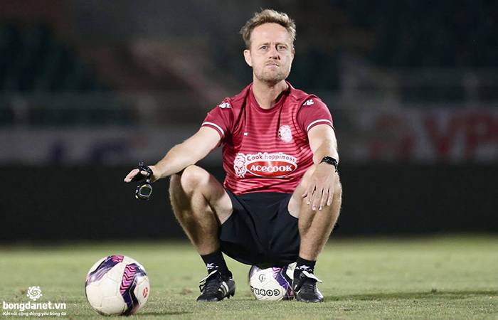 HLV Polking nói gì trước thông tin sắp bị TP.HCM sa thải?