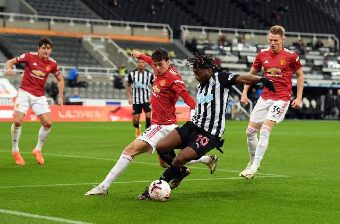 Tiên tri mèo Cass dự đoán Newcastle vs MU, 22h30 ngày 2/4