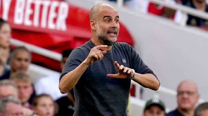 Pep Guardiola ‘nổi điên’ với Grealish ngay trên sân