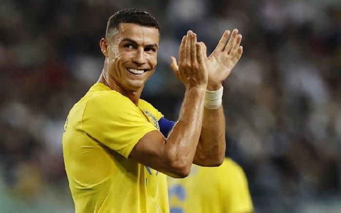 Ronaldo chinh phục kỷ lục mà Messi không bao giờ có thể chạm tới