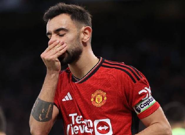 Choáng với hình phạt HLV Ten Hag dành cho học trò sau thảm bại ở derby