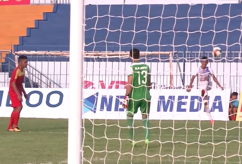 Cầu thủ phản lưới nhà: Cần thơ treo giò 3 trận, VFF phạt cực nặng