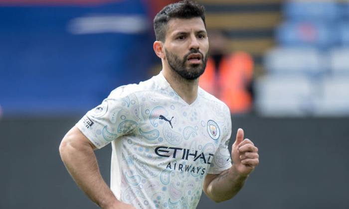 Sergio Aguero tiến sát kỷ lục của Wayne Rooney