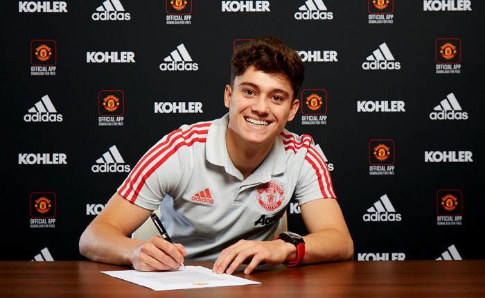 MU công bố số áo của Aaron Wan-Bissaka và Daniel James