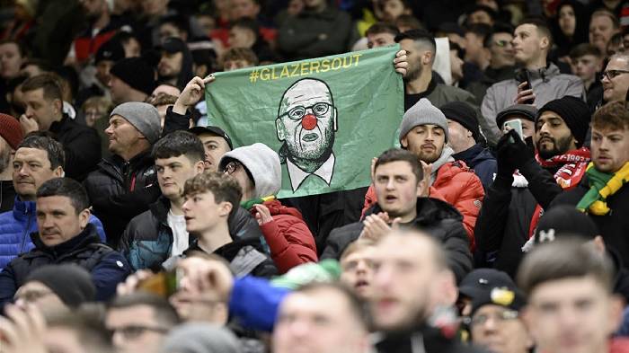 Nhà Glazers gửi thông điệp mới khiến NHM M.U nổi giận