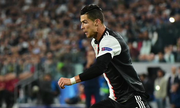 Cristiano Ronaldo sánh ngang Raul Gonzalez ở Champions League