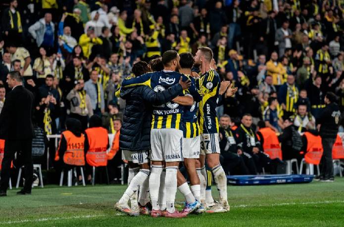 Soi kèo góc Fenerbahce vs Nice, 23h45 ngày 2/10