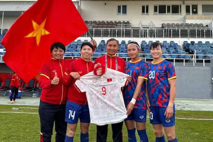 HLV Mai Đức Chung xúc động sau trận chia tay tuyển nữ Việt Nam