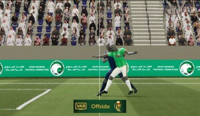 Pha check VAR không thể lỗi hơn khiến Ronaldo đòi thay trọng tài