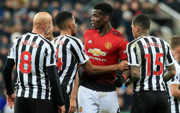 Pogba vẫn hứng ‘gạch đá’ dù chơi tốt trong chiến thắng 2-0 trước Newcastle