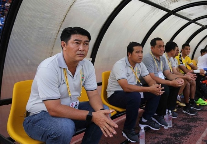 HLV Trần Minh Chiến hé lộ nguyên do phải chia tay B.Bình Dương