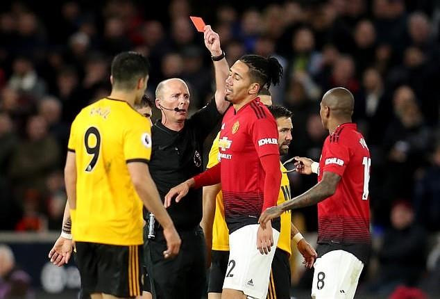 Trọng tài khiến MU thua Wolves lập kỷ lục có 1-0-2 tại Premier League