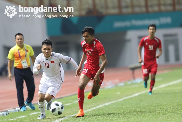 Quang Hải được AFC xếp 'chung mâm' với Xavi, Iniesta