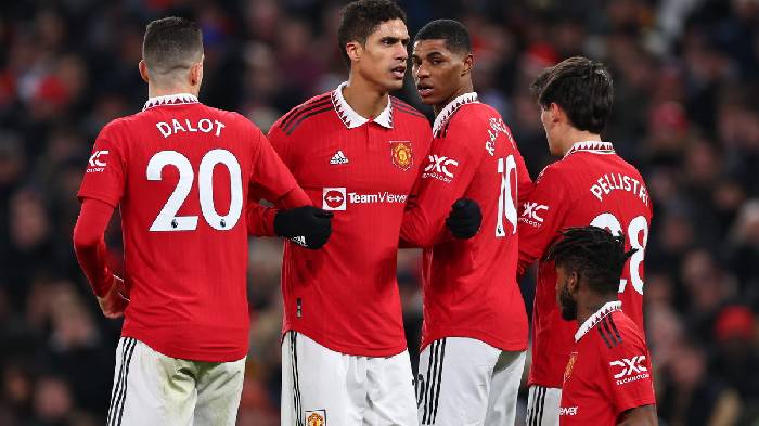 Gấp rút đón CDM hàng top, M.U rao bán cỗ máy pressing 'giá bèo'