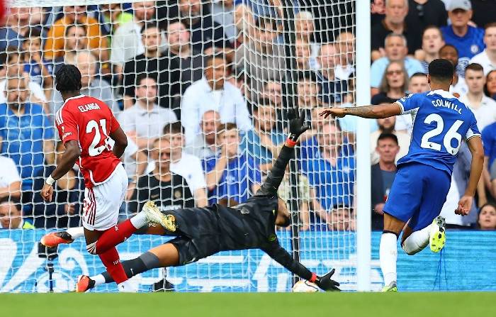 'Đồ vô dụng! Cậu ta làm Chelsea mất trắng đi 2 bàn thắng'