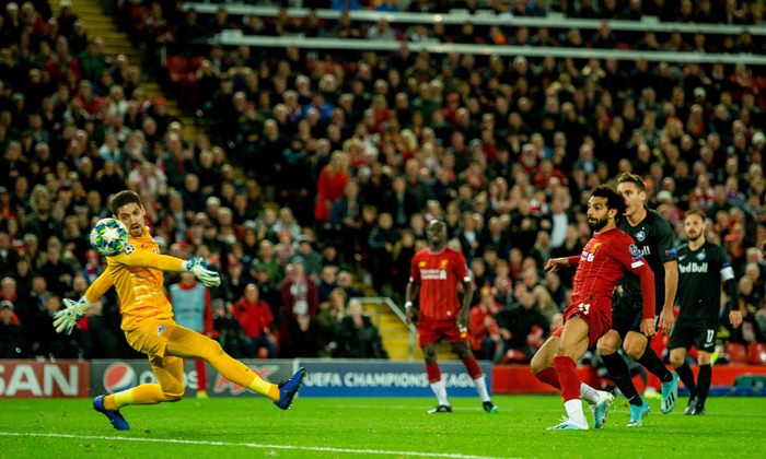 Liverpool và Barcelona cùng thắng nhọc ở Champions League