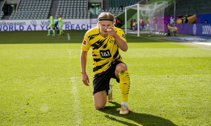 Mino Raiola gạt MU khỏi nhóm CLB có khả năng chiêu mộ Erling Haaland