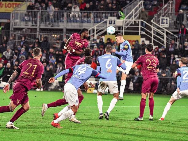 Nhận định, soi kèo Augsburg vs Holstein Kiel, 20h30 ngày 4/5: