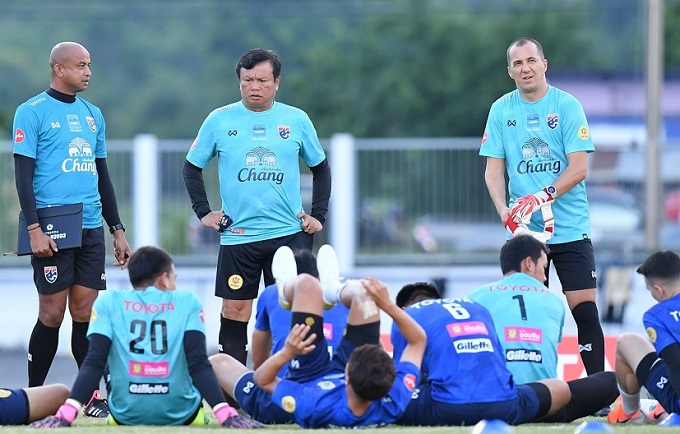 HLV Thái Lan ca ngợi thầy Park trước đại chiến ở King's Cup