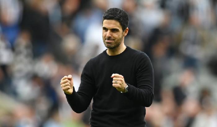 Arteta : 'Cậu ấy giống như vợ tôi lúc mới yêu vậy'