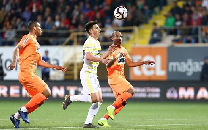 Fenerbahce vs Alanyaspor, 23h ngày 7/1: Khôn nhà dại chợ