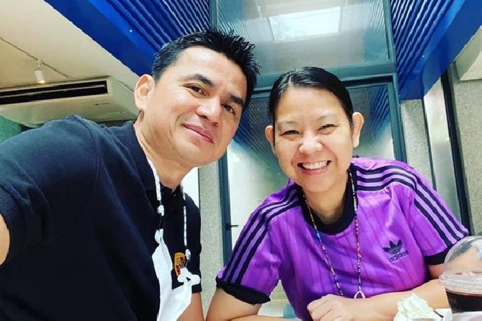 Bà xã HLV Kiatisak phải xin lỗi hàng xóm vì cổ vũ HAGL