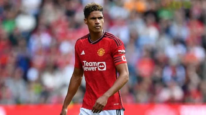 Bỏ qua Real, Varane gọi huyền thoại M.U là idol lớn nhất trong đời