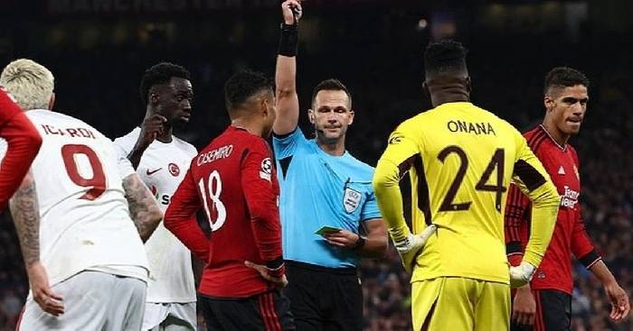 Tân binh 'tấu hài' ở M.U, Berbatov vạch trần nguyên nhân