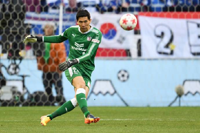 Thủ môn mắc sai lầm, đội bóng của Văn Lâm thua ngược phút 90+3'